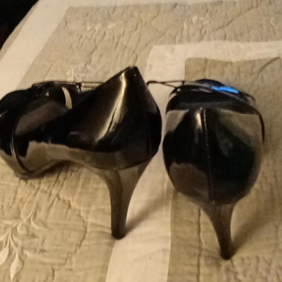 Heels - Picture 2 of 2